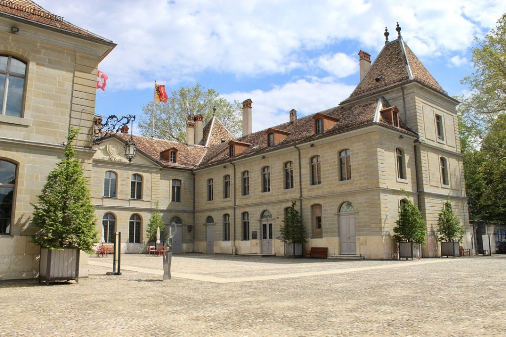 Cour du Château de Prangins